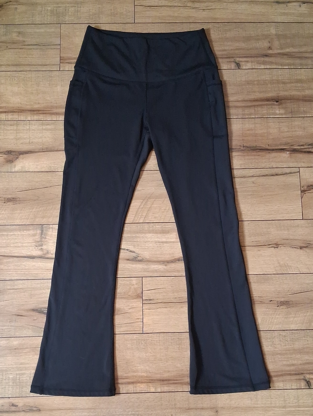 LegEnd Women’s Black High-Waist Flare Yoga Athletic Pants With Pockets Size M